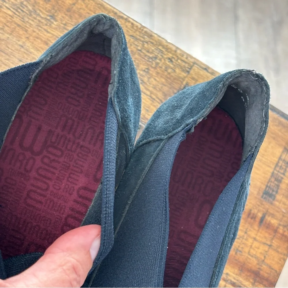 Munro Francee Slip on Ankle Bootie in Navy Suede Size 6